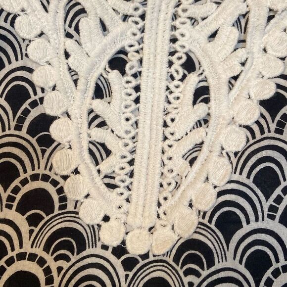 Talbots Black and White with Lace Front 3/4 Sleeves Tunic Top Women Size Medium - Picture 7 of 10